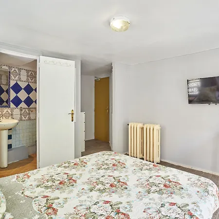 Le Petit Borda Hotel 3*